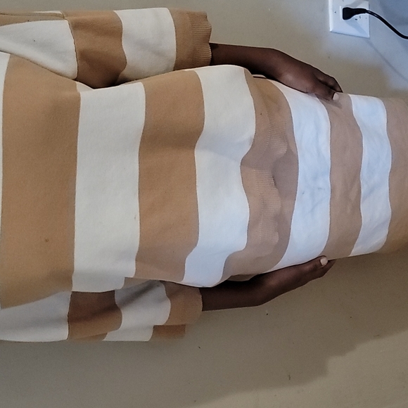 Two Piece Skirt And Croptop - Picture 2 of 4